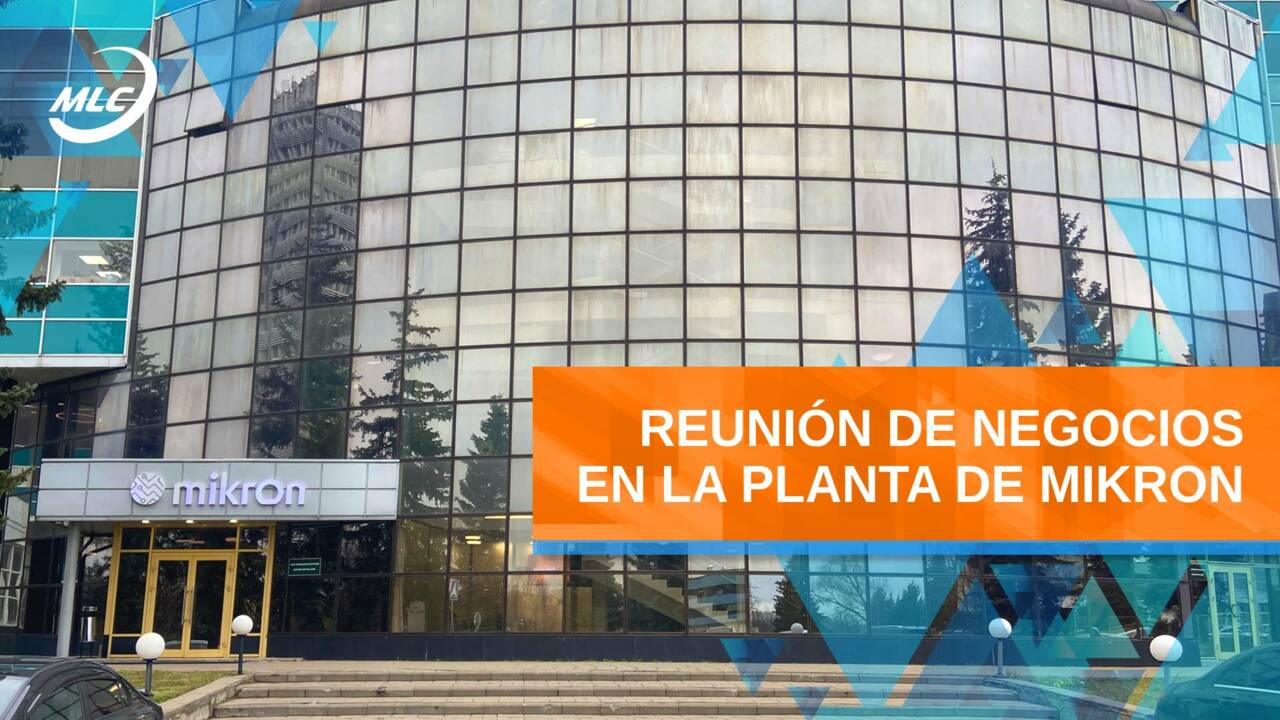 Reunión de negocios en la planta de Mikron